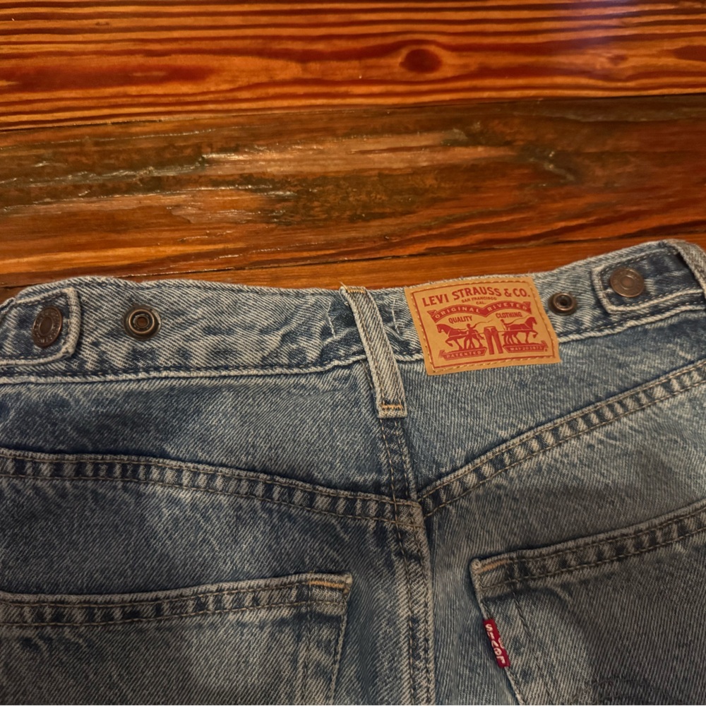 Levi's® Women's Cinch Barrel Jeans 25 - Picture 4 of 4